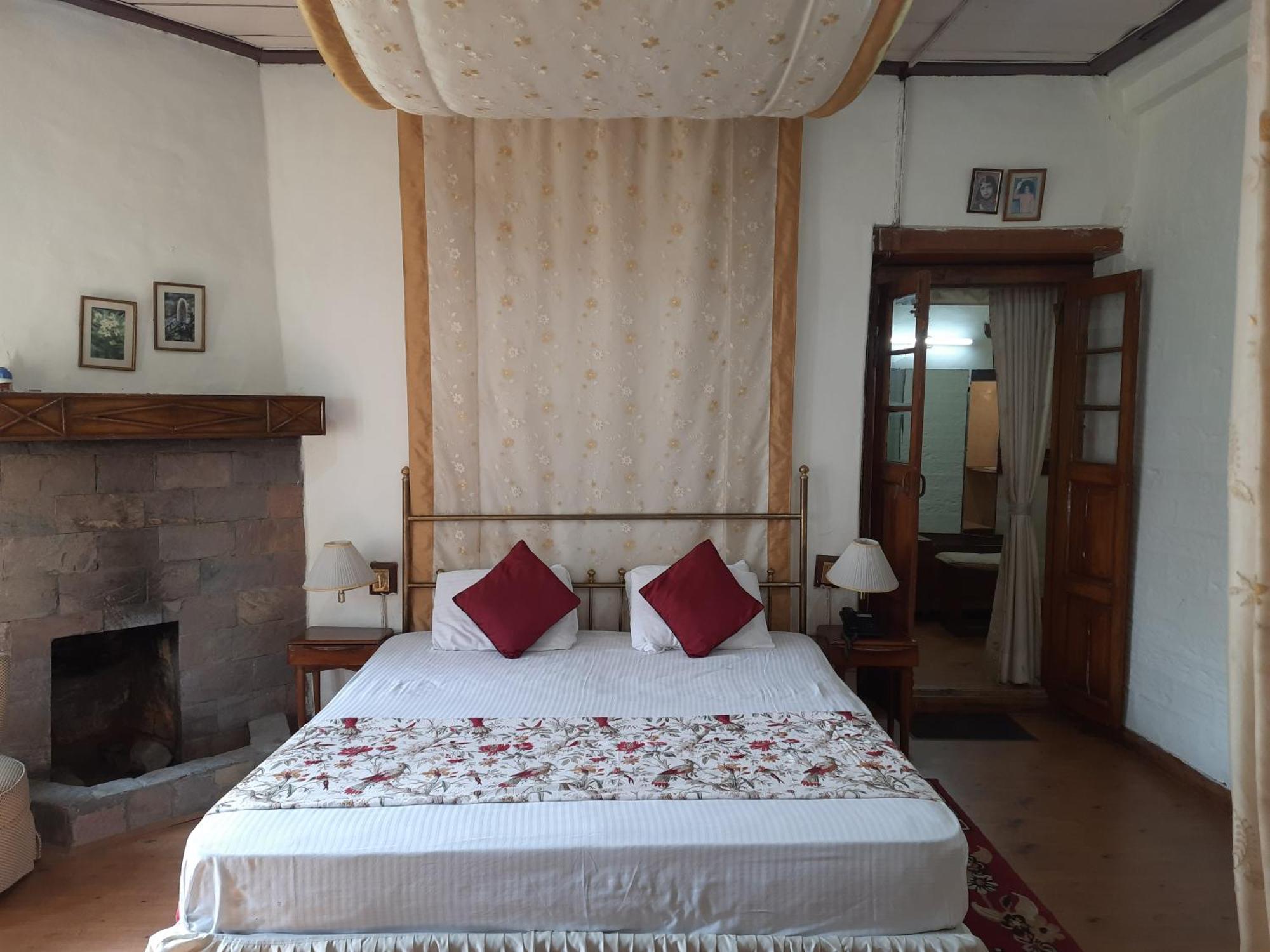 West View Hotel Ranikhet Eksteriør billede