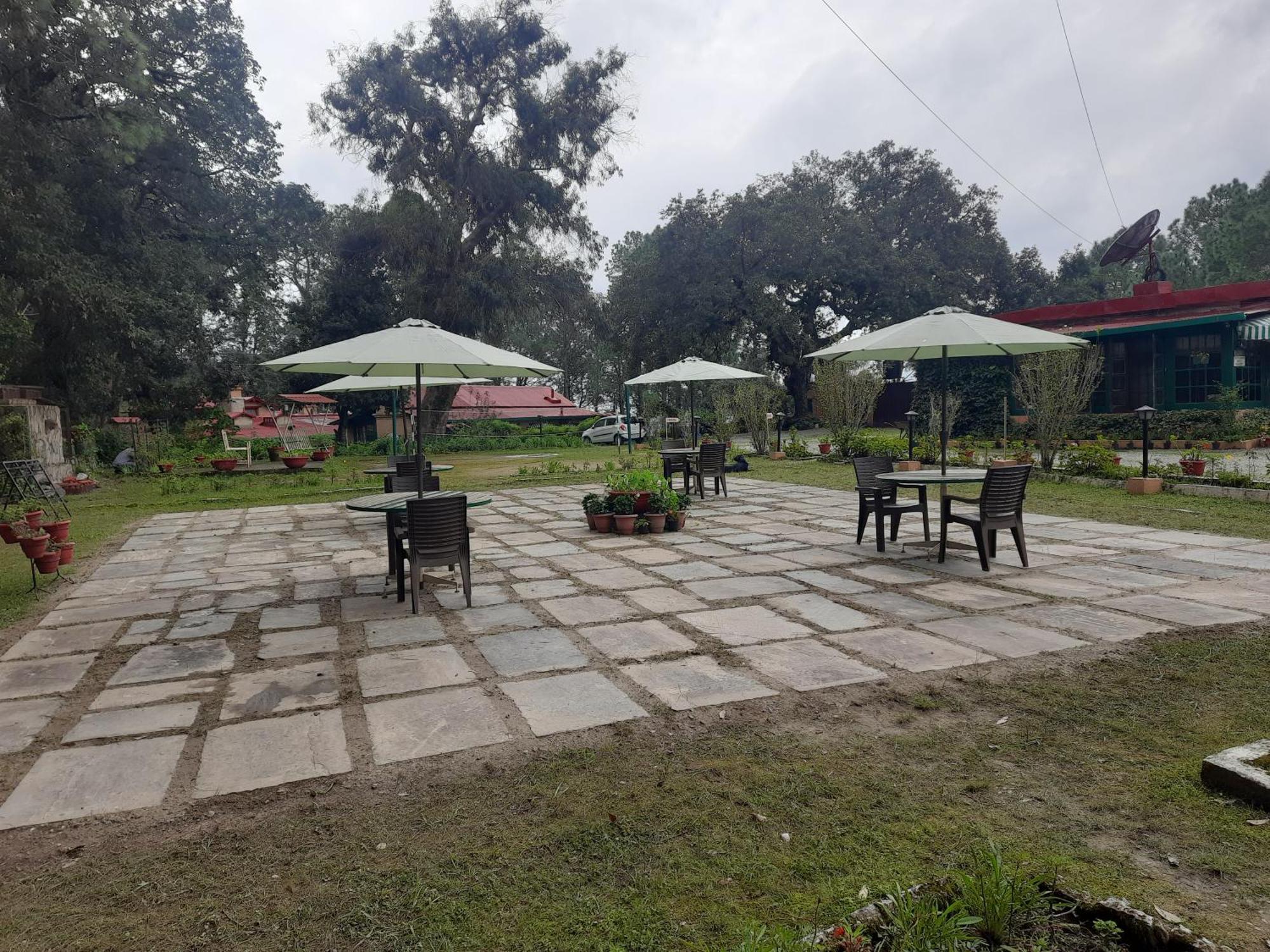 West View Hotel Ranikhet Eksteriør billede